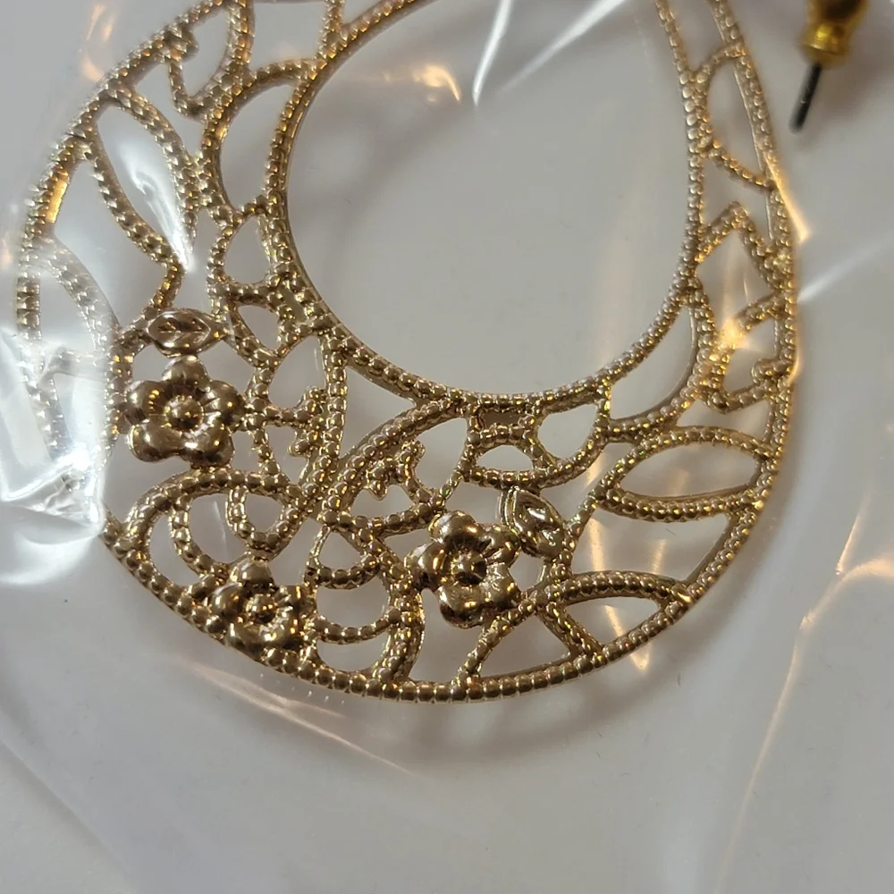 Avon Signature Collection Artisan Filigree Earrings Gold Tone 2016